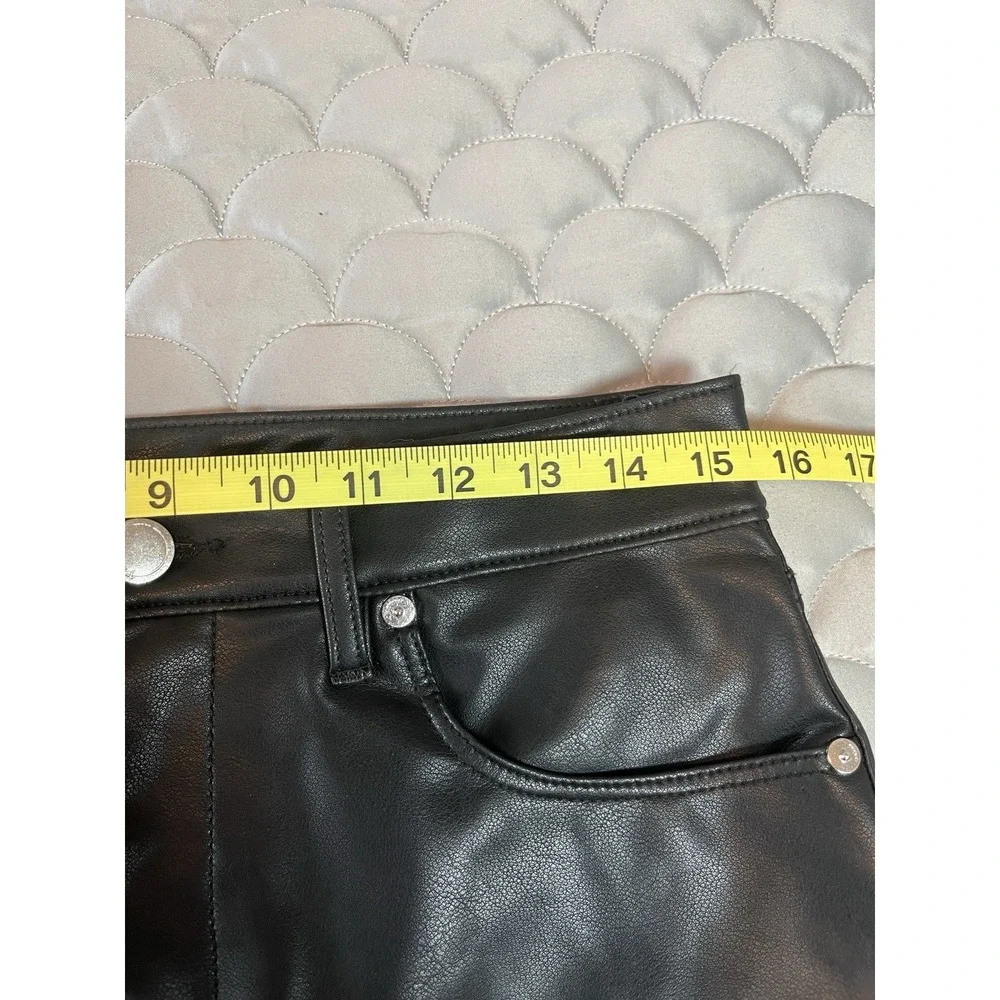 Women Y2K brand Blanknyc Black Leather Mini Skirt Size 29 Western Rocker Chic - Picture 6 of 7